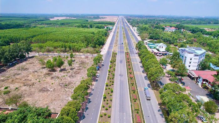 Một đoạn đường 25B qua phường Nhơn Trạch.