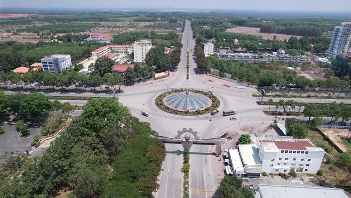 Đường 25B là đường có nhiều làn xe, rộng, hiện đại kết nối Nhơn Trạch về sân bay Long Thành.