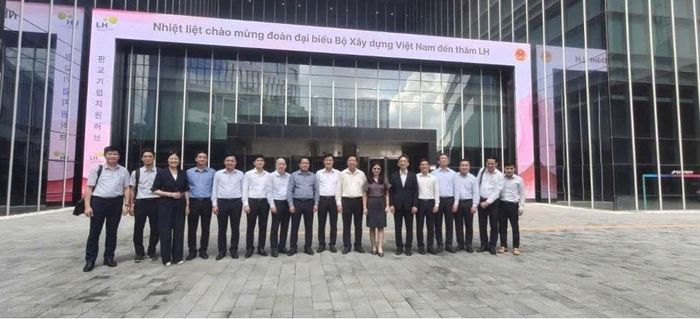 Đoàn công tác thăm Tập đoàn Đất đai và Nhà ở Hàn Quốc (LH).