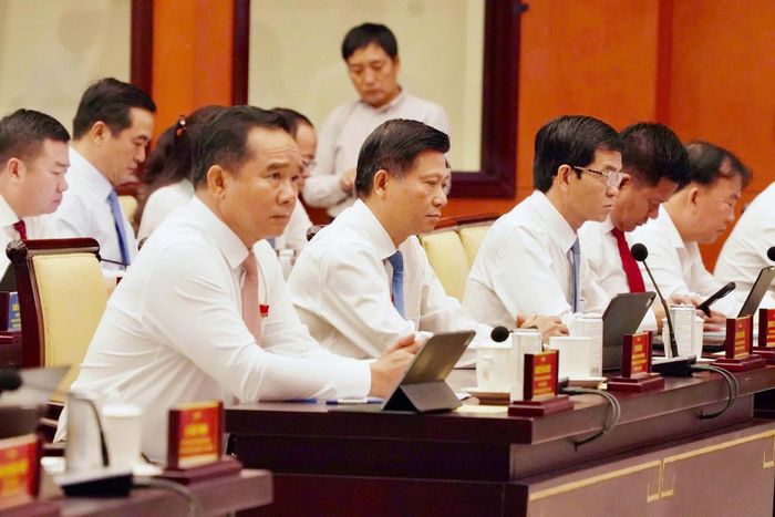 Các đại biểu tham dự kỳ họp.