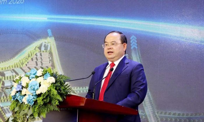 Ông Quản Minh Cường, Ủy viên Trung ương Đảng, Bí thư Tỉnh ủy, Trưởng Đoàn ĐBQH tỉnh Quảng Ninh phát biểu tại lễ khởi công Dự án đầu tư xây dựng và kinh doanh kết cấu hạ tầng Khu công nghiệp Bạch Đằng II tại phường Liên Hòa, thuộc Khu kinh tế ven biển Quảng Yên.