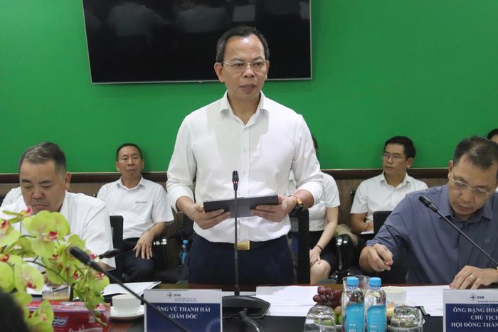 Giám đốc NMNĐ Vĩnh Tân 4 Vũ Thanh Hải báo cáo bức tranh vận hành và những áp lực kỹ thuật sau gần 10 năm khai thác.