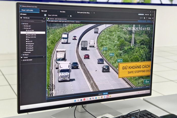 Theo Cục CSGT, ở tốc độ 100km/h, mỗi giây xe ô tô có thể di chuyển được khoảng 28m. Với khoảng cách 100m thì tài xế chỉ có khoảng 3,6 giây để phát hiện, phản xạ và xử lý tình huống. Đây cũng là khoảng thời gian tối thiểu để đảm bảo an toàn.