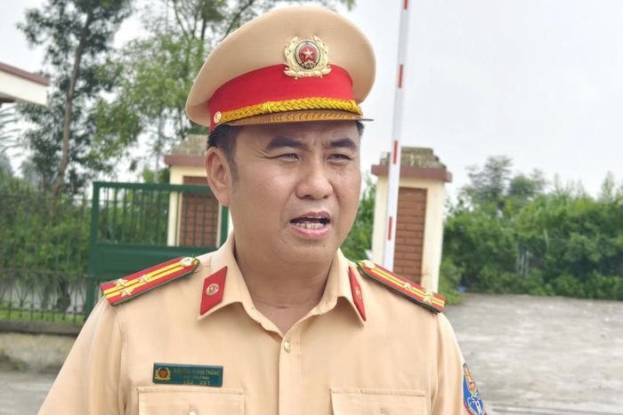 Theo thượng tá Nguyễn Mạnh Thắng, trên đường cao tốc, phương tiện di chuyển với tốc độ cao, chỉ một khoảnh khắc mất tập trung hoặc giữ khoảng cách không phù hợp cũng có thể khiến người lái không kịp xử lý, dẫn đến tai nạn liên hoàn với hậu quả nghiêm trọng.