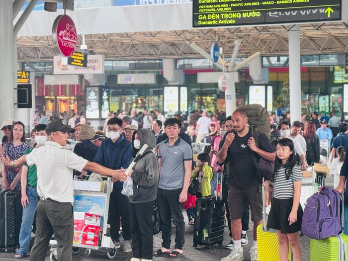 Dự báo lượng khách qua sân bay Tân Sơn Nhất sẽ tăng cao trong kỳ nghỉ lễ Quốc khánh 2/9.