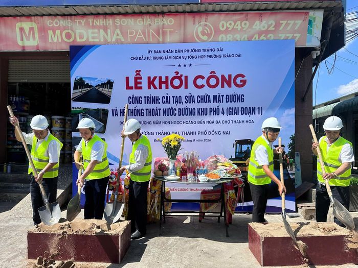 Lễ khởi công đường Khu phố 4 Trảng Dài.