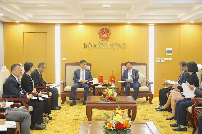 Thứ trưởng Bộ Xây dựng Nguyễn Danh Huy và ông Chen Huaiyu, Chủ tịch China Eximbank thống nhất đẩy nhanh quá trình, sớm thống nhất thỏa thuận vốn vay cho Dự án đường sắt Lào Cai - Hà Nội - Hải Phòng.