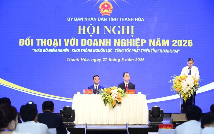 Chủ tịch UBND tỉnh Thanh Hóa chủ trì buổi đối thoại với các doanh nghiệp.