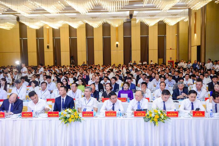 Các doanh nghiệp tham dự hội nghị đối thoại với Chủ tịch UBND tỉnh Thanh Hóa.