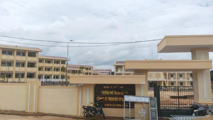 Điểm Trường Phổ thông nội trú Tiểu học và THCS xã Ia Púch cũng là điểm trường có tiến độ đạt cao nhất trong 7 điểm trường tại Gia Lai. Dự kiến nắng ráo thì đến ngày 2/9, ngôi trường này sẽ cơ bản hoàn thành và đưa vào sử dụng trong năm học mới.
