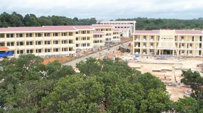 Dự án 7 trường Tiểu học và THCS tại các xã biên giới tỉnh Gia Lai: Ia Mơ, Ia Púch, Ia Pnôn, Ia Nan, Ia Dom, Ia Chia và Ia O, với tổng mức đầu tư hơn 1.516 tỷ đồng, xây dựng 212 lớp, ước đón 7.108 học sinh (trong đó 3.670 học sinh nội trú và 3.438 học sinh bán trú) trong năm học mới 2026-2027.