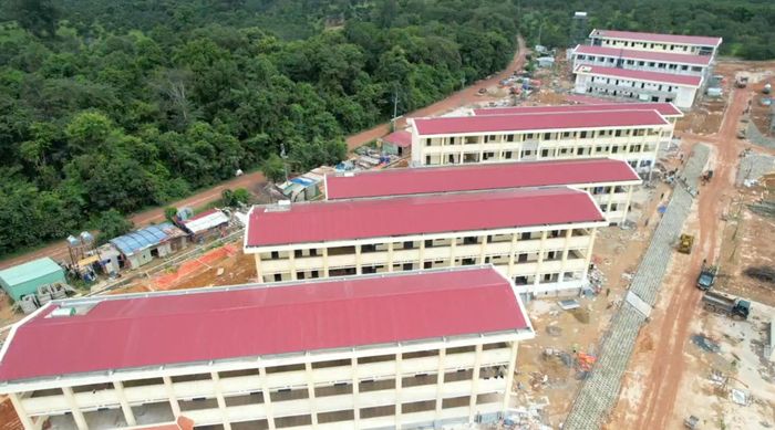 Các hạng mục thiết yếu phục vụ trực tiếp việc dạy và học như khối phòng học lý thuyết, khối học bộ môn và nhà hiệu bộ tại 7 điểm trường sẽ được hoàn thiện, nghiệm thu, bàn giao trước ngày 30/8.