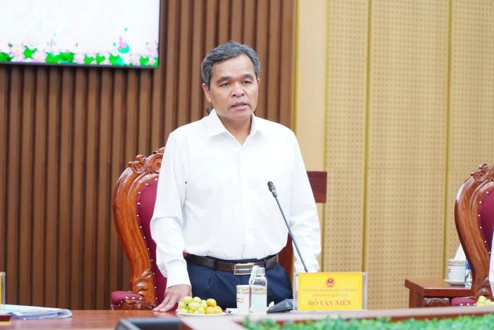 Ủy viên Ban Chấp hành Trung ương Đảng, Bí thư Tỉnh ủy Quảng Ngãi Hồ Văn Niên phát biểu tại buổi làm việc.