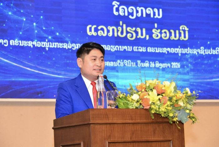 Đồng chí Somchit Khammoungkhoun - Bí thư Đoàn Thanh niên Bộ Tài chính Lào phát biểu tại lễ ký kết.