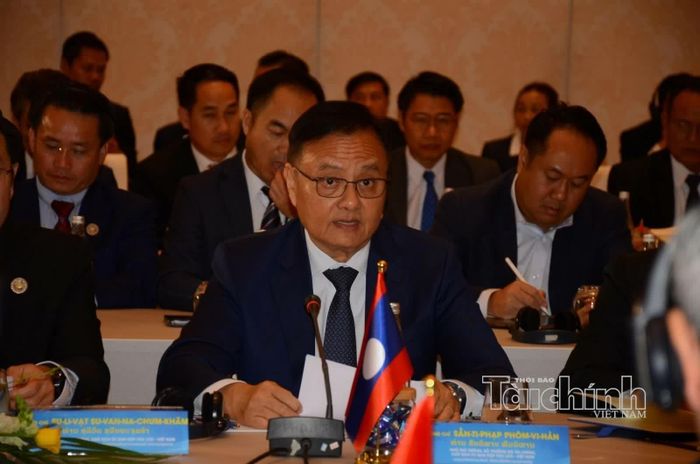 Phó Thủ tướng, Bộ trưởng Bộ Tài chính Lào Santiphab Phomvihane phát biểu tại hội nghị. Ảnh: Hà Minh
