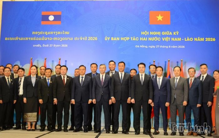 Đại biểu hai nước chụp ảnh lưu niệm. Ảnh: Hà Minh