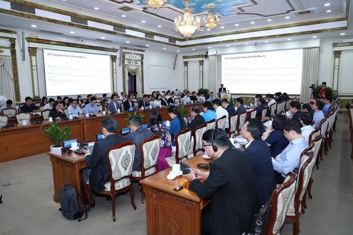  Các chuyên gia và nhà đầu tư nước ngoài tham vấn phương án xây dựng Trung tâm Phát triển Công nghệ Chiến lược Tp.HCM. 