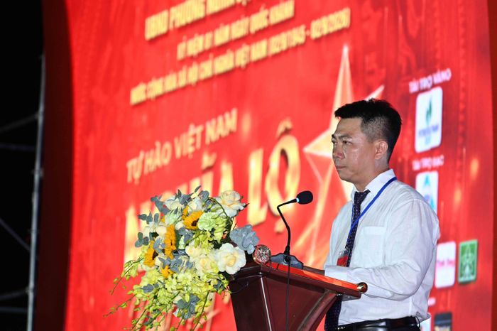 Ông Trần Đình Trường, Chủ tịch UBND phường Nghĩa Lộ phát biểu khai mạc
