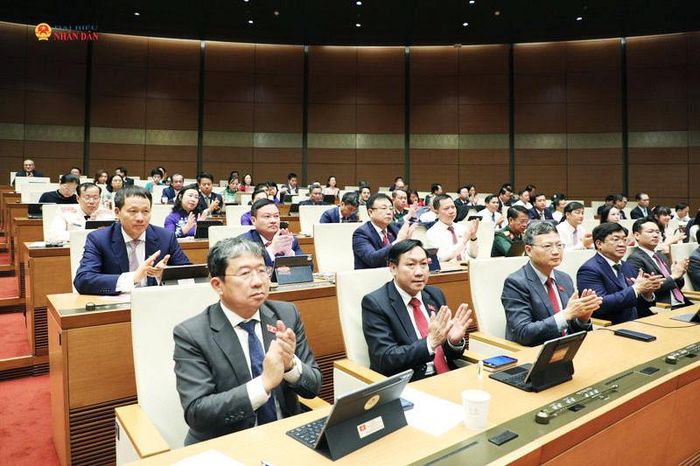 Các đại biểu tham dự phiên bế mạc Kỳ họp không thường lệ thứ Nhất, Quốc hội khóa XVI. Ảnh: Phạm Thắng