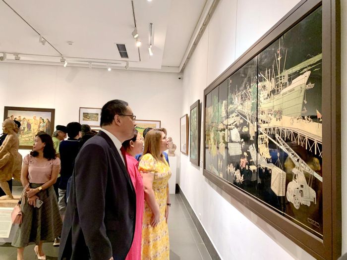 Một góc triển lãm "Ký ức những năm tháng không quên" tại Bảo tàng Mỹ thuật Việt Nam. Ảnh: Ng. Phương