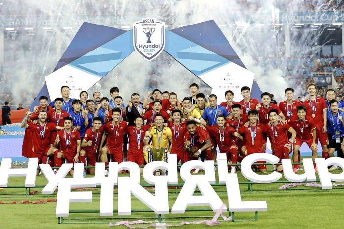 Đội tuyển Việt Nam đã lần đầu tiên bảo vệ thành công chức vô địch ASEAn Championship. Ảnh: VFF