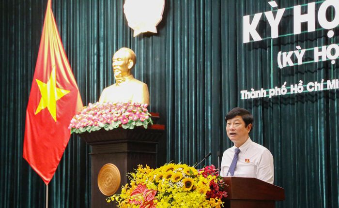 Chủ tịch HĐND TP. Hồ Chí Minh Võ Văn Minh phát biểu khai mạc kỳ họp. Ảnh: Văn Dũng