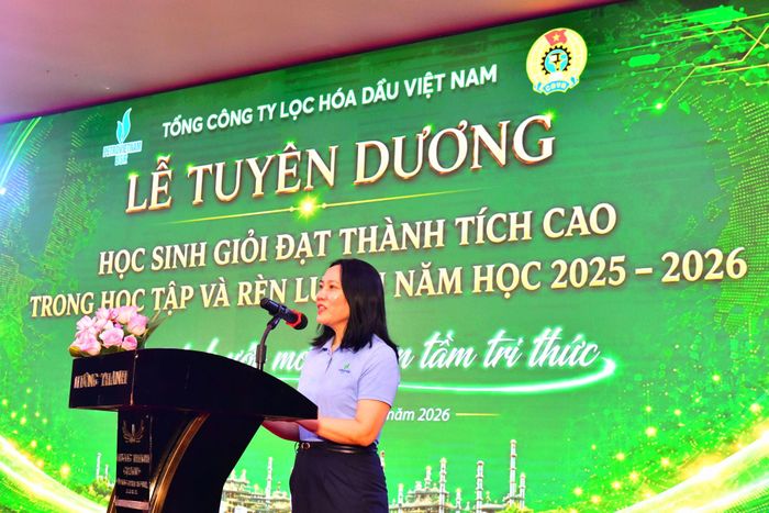 Bà Trương Thị Thu Hà – Chủ tịch Công đoàn cơ sở BSR phát biểu tại chương trình. Ảnh BSR