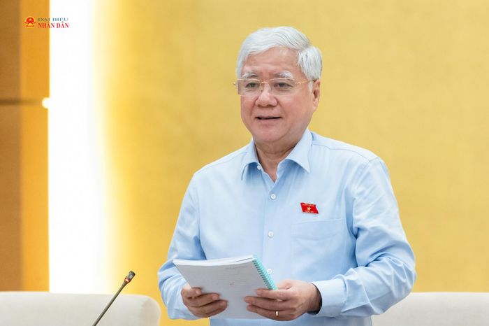 Phó Chủ tịch Thường trực Quốc hội Đỗ Văn Chiến phát biểu tại phiên họp