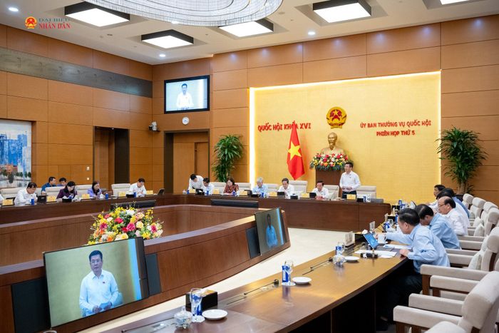 Quang cảnh phiên họp