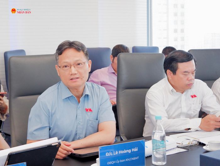 ĐBQH hoạt động chuyên trách tại Ủy ban Khoa học, Công nghệ và Môi trường Lê Hoàng Hải trao đổi tại cuộc làm việc