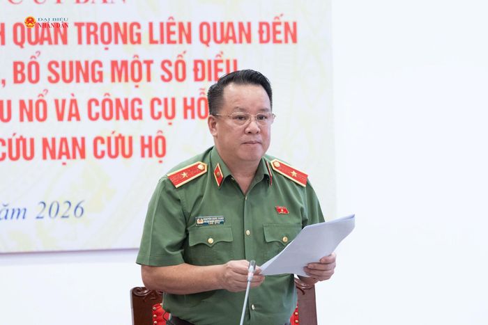 Phó Chủ nhiệm Ủy ban Quốc phòng, An ninh và Đối ngoại, Thiếu tướng Nguyễn Quốc Hùng phát biểu