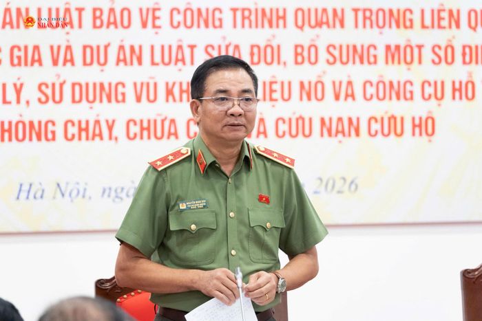 Phó Chủ nhiệm Ủy ban Quốc phòng, An ninh và Đối ngoại, Trung tướng Nguyễn Minh Đức phát biểu
