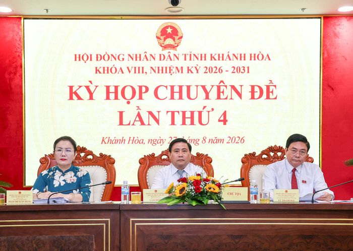 Chủ tọa điều hành kỳ họp