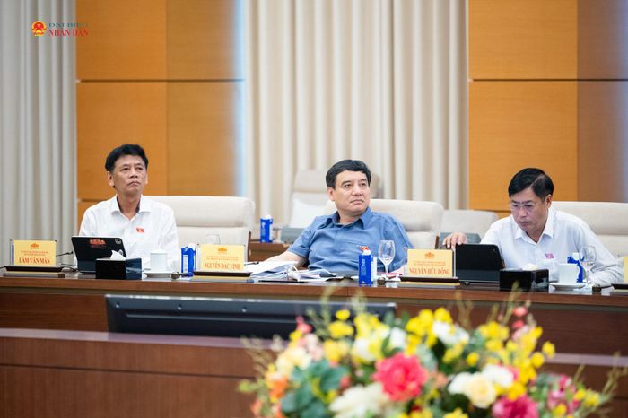 Các đại biểu dự phiên họp