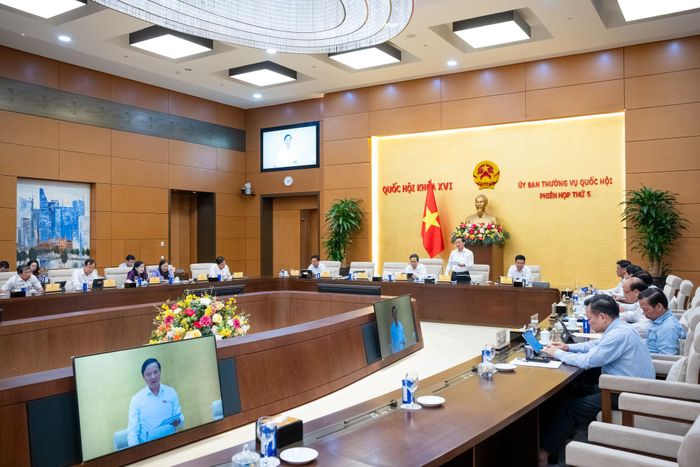 Quang cảnh phiên họp