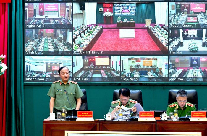 Thứ trưởng Đặng Hồng Đức điều hành tham luận tại Hội nghị.
