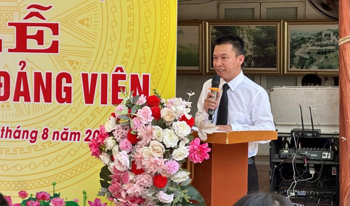 Đồng chí Lê Xuân Hiếu, Phó Bí thư chi bộ, Phó Chánh án TAND khu vực 6 - Sơn La phát biểu giao nhiệm vụ.