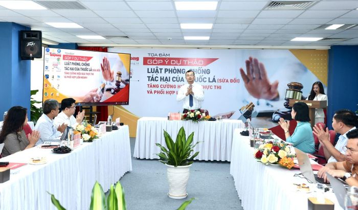 Các diễn giả trao đổi tại Tọa đàm - Ảnh: Báo Tiền phong