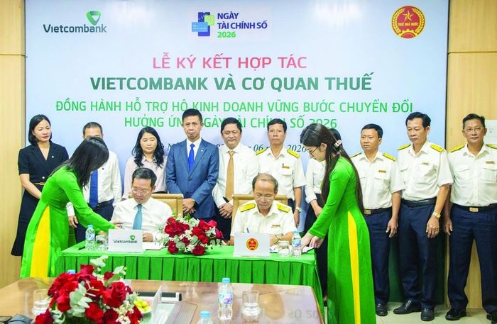 VCB Nam Đà Nẵng ký kết hợp tác với Thuế Đà Nẵng đồng hành hỗ trợ các hộ kinh doanh