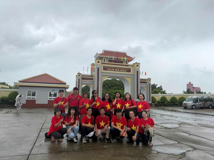Khu Di tích lịch sử Quốc gia hòn Đá Bạc, nơi ghi dấu chiến công vang dội của ngành an ninh Việt Nam, thu hút đông du khách trong và ngoài nước đến tham quan, tìm hiểu