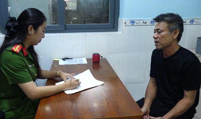 Phan Văn Lộc và Đặng Đình Bẩy tại cơ quan điều tra.