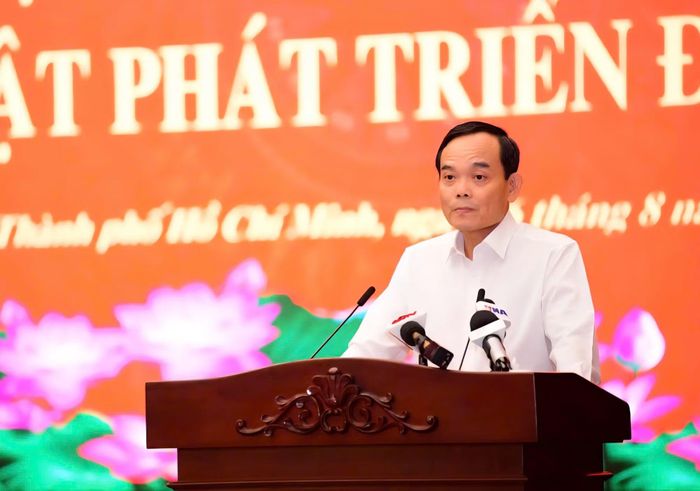đồng chí Trần Lưu Quang, Ủy viên Bộ Chính trị, Bí thư Thành ủy TP Hồ Chí Minh phát biểu trong hội nghị quán triệt, triển khai thi hành Luật Phát triển đô thị diễn ra ngày 26/8/2026,