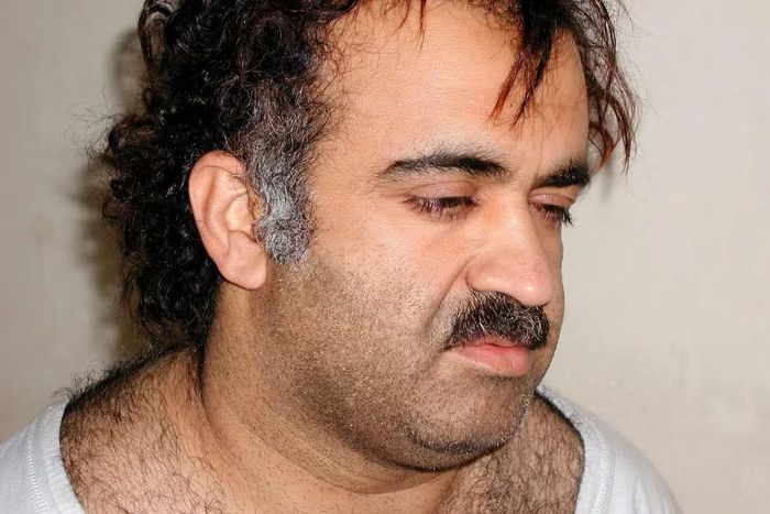 Khalid Sheikh Mohammed xuất hiện trong bức ảnh tư liệu này vào thời điểm bị bắt giữ ngày 1/3/2003. Ảnh Reuters.