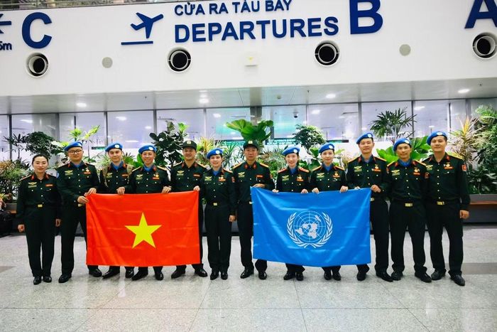 Lãnh đạo và cán bộ chiến sĩ Văn phòng Thường trực Bộ Công an về GGHB LHQ đã có mặt tại sân bay quốc tế Nội Bài để tiễn Tổ công tác số 9 lên đường thực hiện nhiệm vụ.