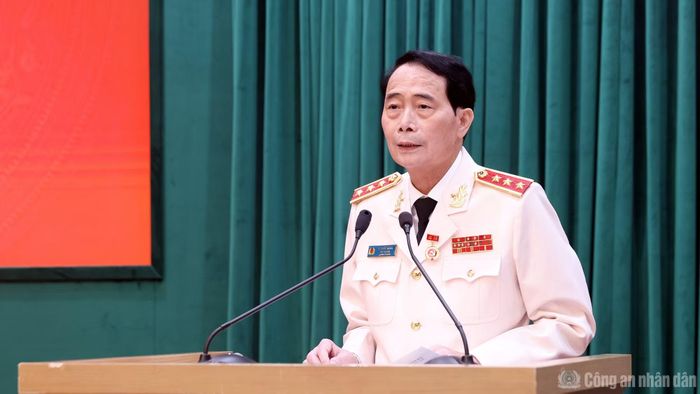 Thứ trưởng Lê Quốc Hùng hứa sẽ tiếp tục phấn đấu, phát huy hết khả năng, sức lực của mình để phục vụ Đảng, phụng sự Tổ quốc, phục vụ nhân dân.