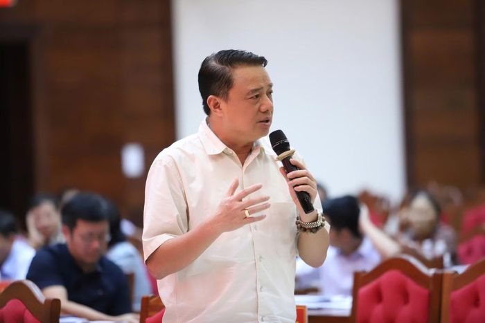 Ông Nguyễn Mạnh Hường, Cục trưởng Cục II, Thanh tra Chính phủ trả lời kiến nghị, thắc mắc của các hộ dân.