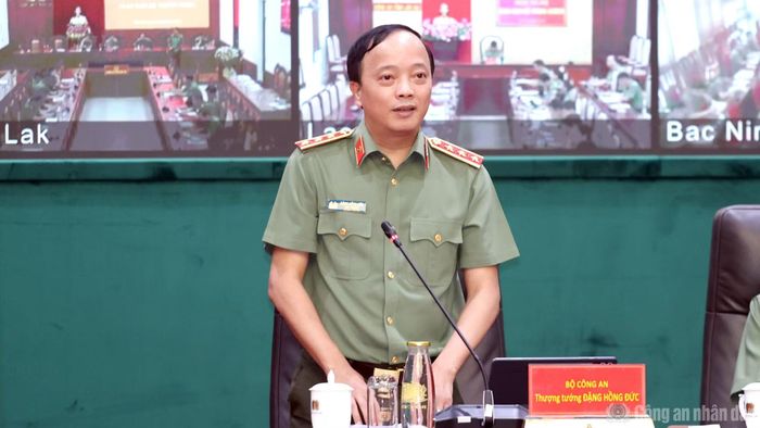 Thứ trưởng Đặng Hồng Đức điều hành phần thảo luận.