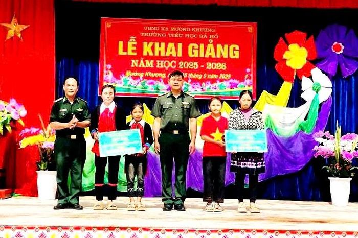 Tiếp sức học sinh nghèo vượt khó vươn lên học tập và ổn định cuộc sống. Ảnh: Trần Hà