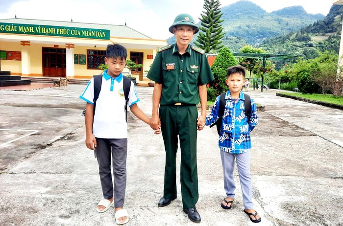 "Bố nuôi Biên phòng" Ở Đồn Tả Gia Khâu. Ảnh: Quốc Hồng