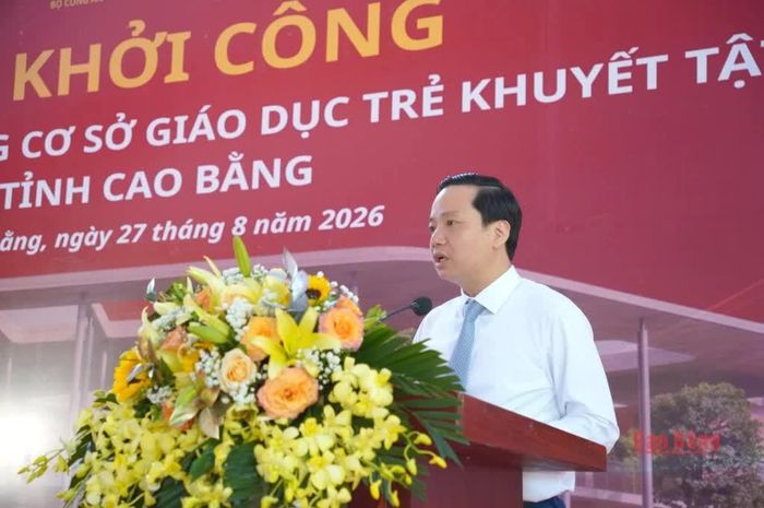 Chủ tịch UBND tỉnh Lê Hải Hòa phát biểu tại buổi lễ.